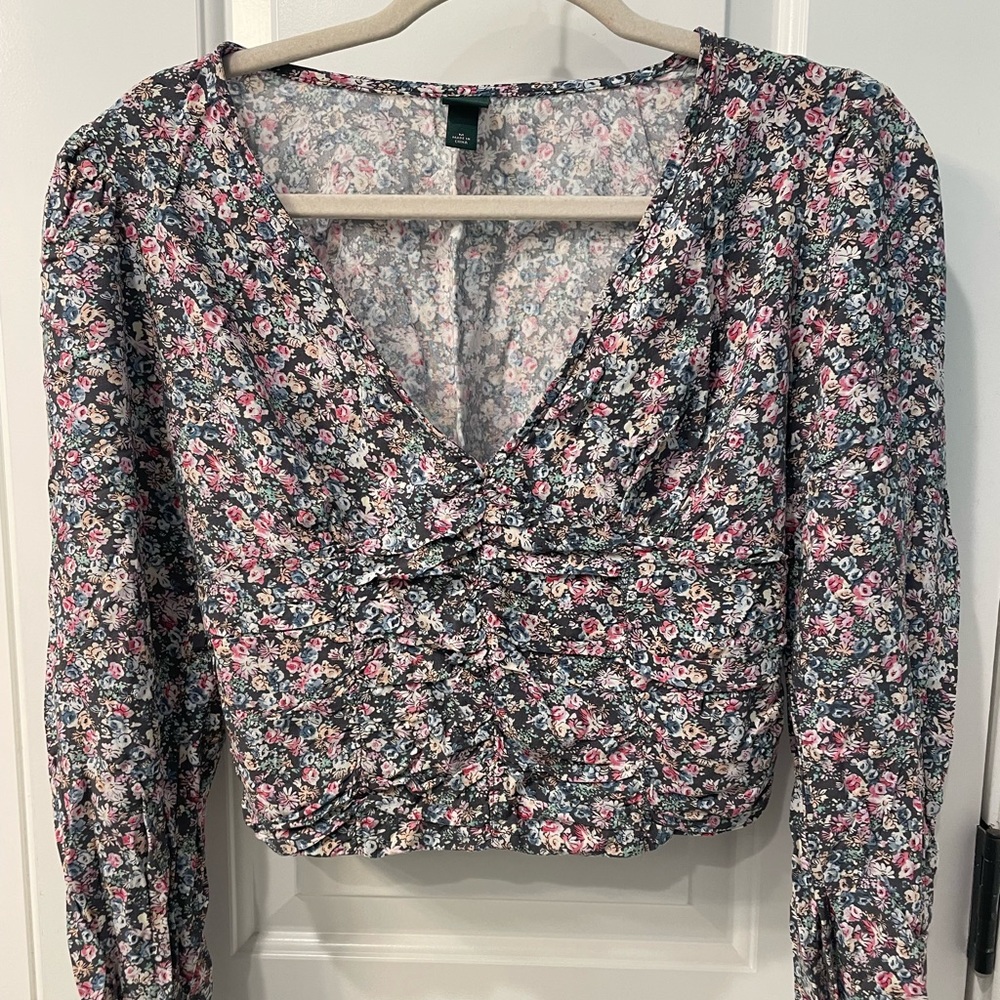Floral low-cut blouse